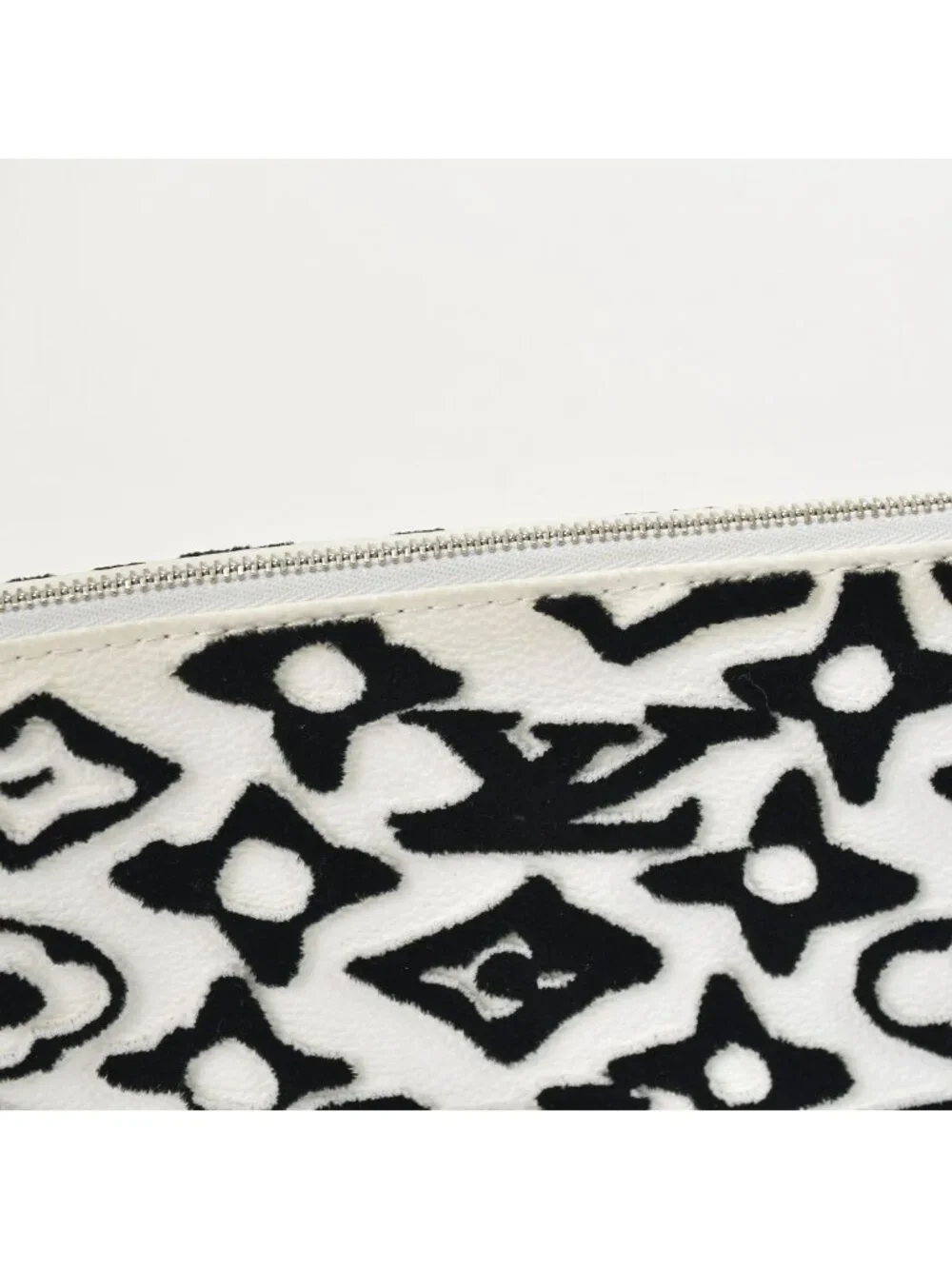 Louis Vuitton Pochette Accessoires Pouch Monogram Tuffetage